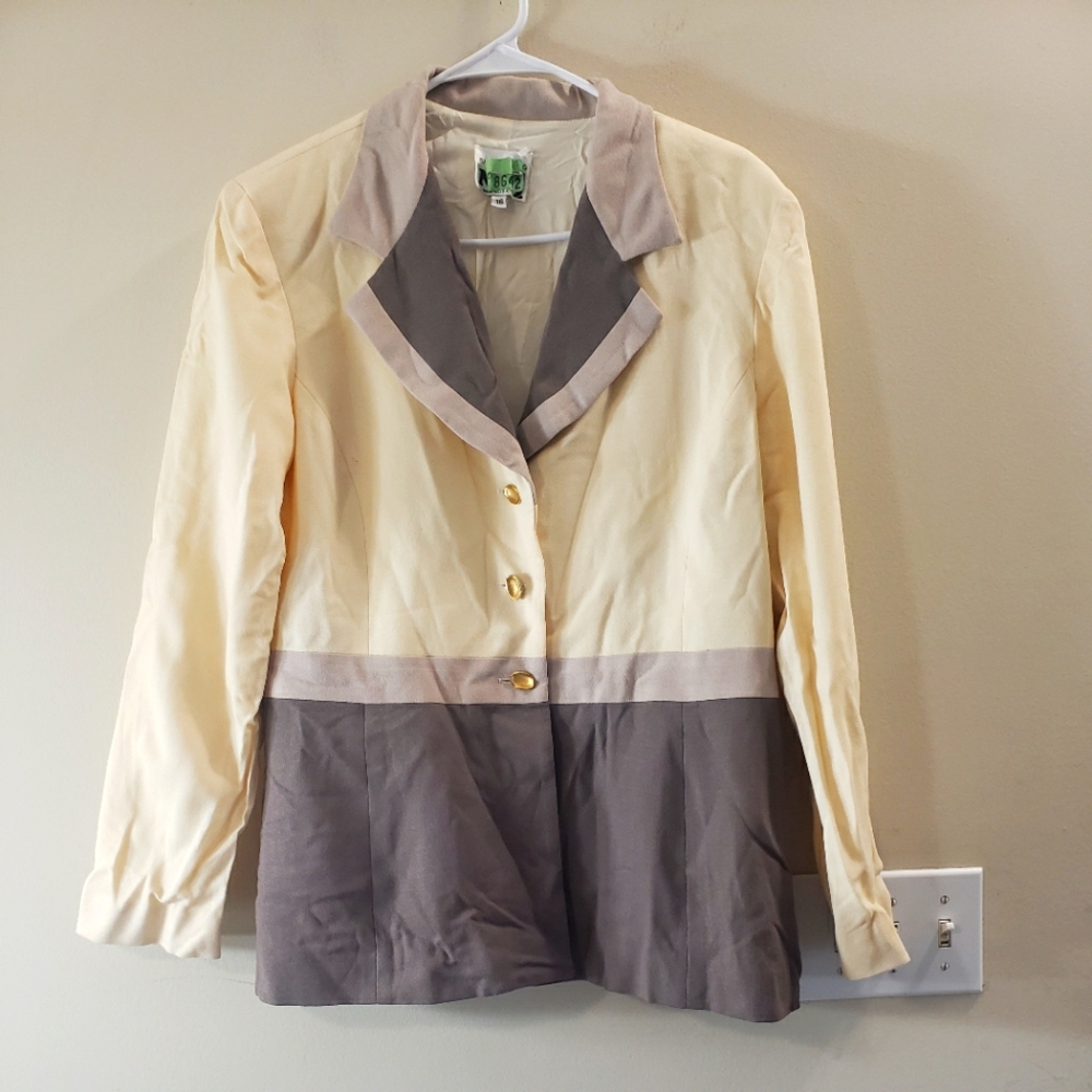 Sandra OW-Wing women blazer